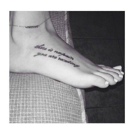 适合女生的一组简约小清新英文字母纹身图案