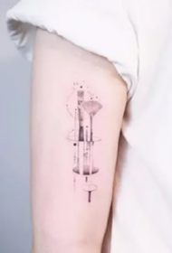 一组9张女生的小清新纹身图片欣赏