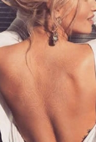 白色纹身图案-9张小清新的白色的纹身图片