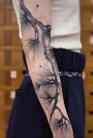 水墨画纹身--8张水墨画风的黑灰纹身图案图片