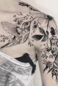 一组单针黑灰的纹身图案作品