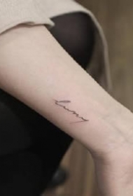 极简线条风格的一组简约纹身图案作品