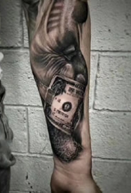 男士胳膊黑灰纹身--一组9张男性好看的手臂黑灰纹身图案作品欣赏