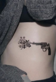 精致小黑灰纹身--适合女人的一组性感精致小黑灰纹身图案