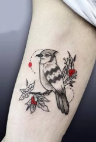 一组国外纹身师的小红点元素的红黑纹身图案作品