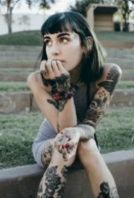 纹身美女--一套欧美漂亮的纹身美女图片欣赏