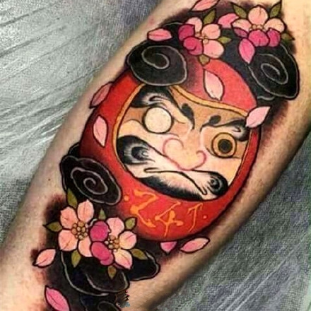 达摩蛋纹身--9张好看的日式樱花达摩蛋的纹身图案