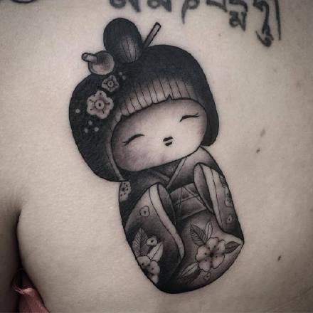 适合手臂和腿部的14张小黑灰点刺纹身图案