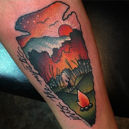 一组红绿色调的漂亮彩色风景纹身图案欣赏