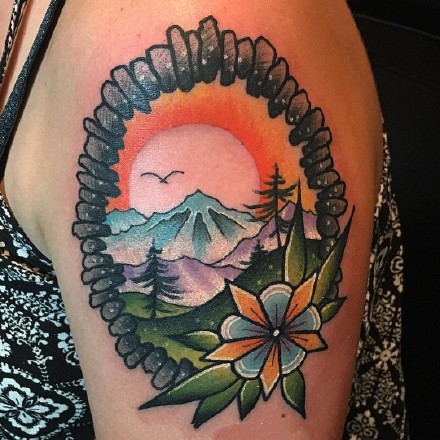 一组红绿色调的漂亮彩色风景纹身图案欣赏