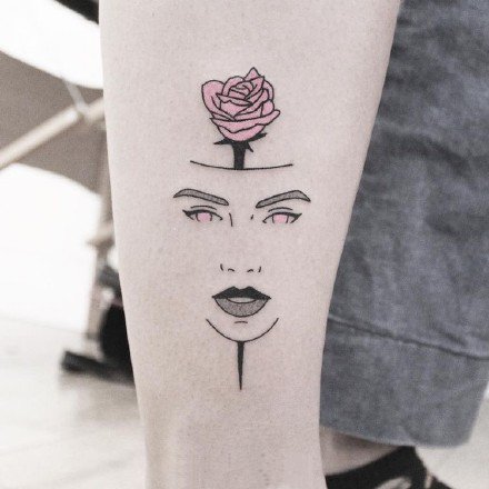 大腿纹身--一组大腿上的彩色小创意纹身图案