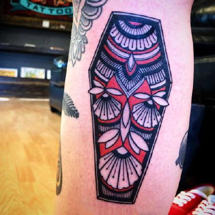 一组西方棺木图形的创意纹身图案作品欣赏