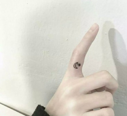 适合手指头上的一组手指纹身小图案欣赏