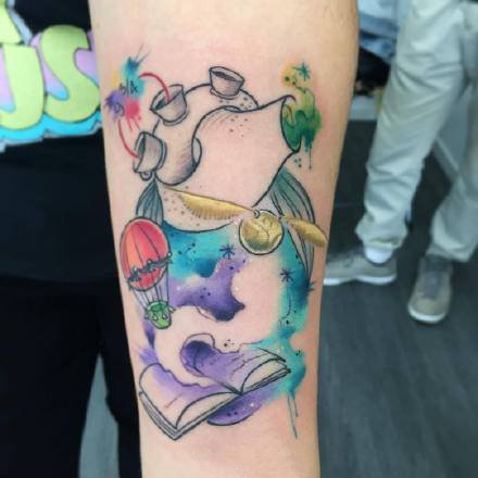 水彩卡通纹身--手臂和腿部色彩艳丽的水彩色卡通纹身图案