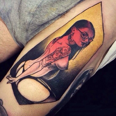 一组暗红色成人主题的裸女纹身图案欣赏