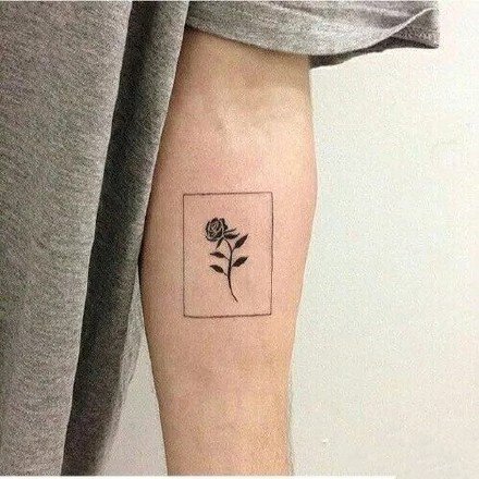 方框小黑纹身图--几何图形方框里的小黑色纹身图案