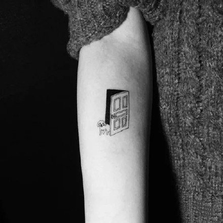 方框小黑纹身图--几何图形方框里的小黑色纹身图案