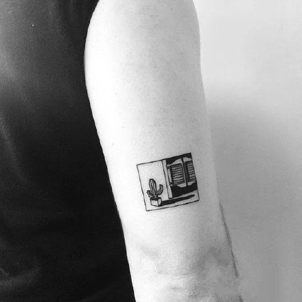 方框小黑纹身图--几何图形方框里的小黑色纹身图案