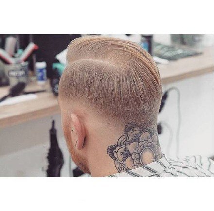 发间纹身--男性头部帅气的发间纹身图案欣赏