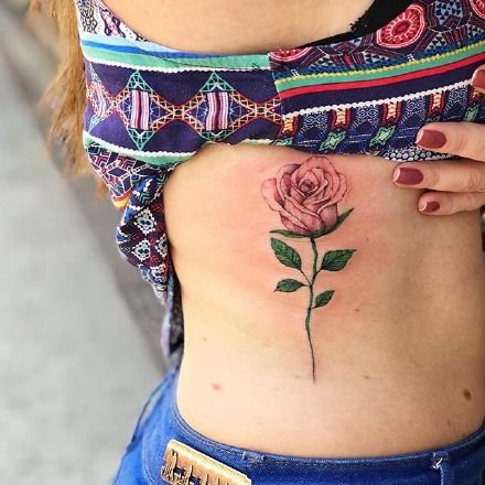 适合女生的13张小清新花朵唯美纹身图案作品