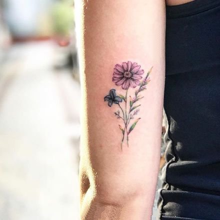 适合女生的13张小清新花朵唯美纹身图案作品