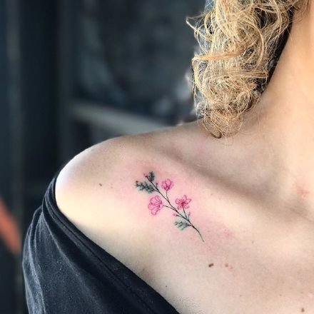 适合女生的13张小清新花朵唯美纹身图案作品