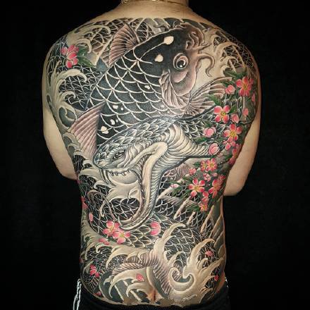 传统风格的一组男士大满背纹身图案
