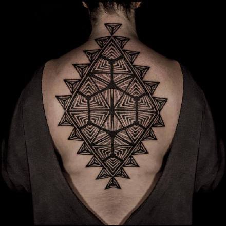 经典的点刺图腾风格的几张黑灰纹身图案