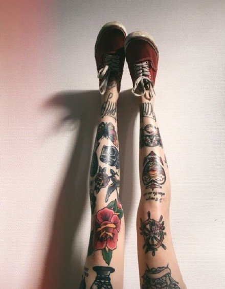 9张女生漂亮的花腿纹身图案作品欣赏