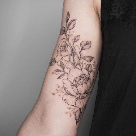 花纹身--适合女生各部位的一组性感花纹身图案