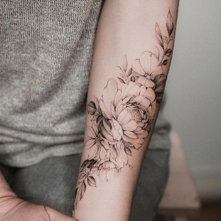 花纹身--适合女生各部位的一组性感花纹身图案