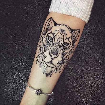 适合小臂上好看的黑灰纹身图案欣赏