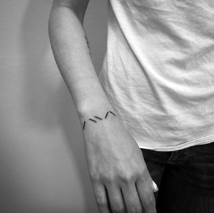 极简几何纹身 --来自莫斯科纹身师 Stanislaw Wilczynski 的纹身图案