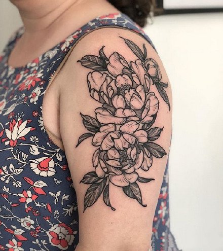 肩花纹身--一组适合肩部的黑灰肩花纹身图案欣赏