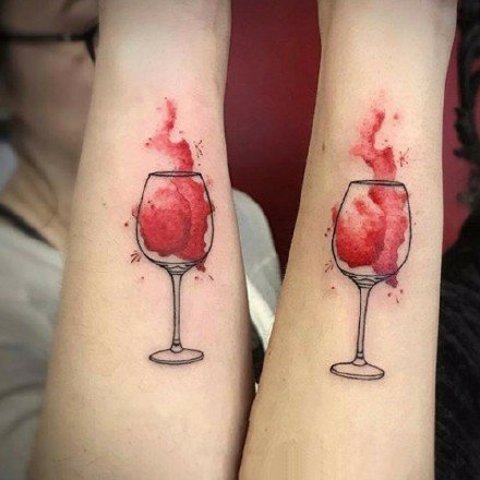 创意红酒杯的一组酒杯纹身图案欣赏