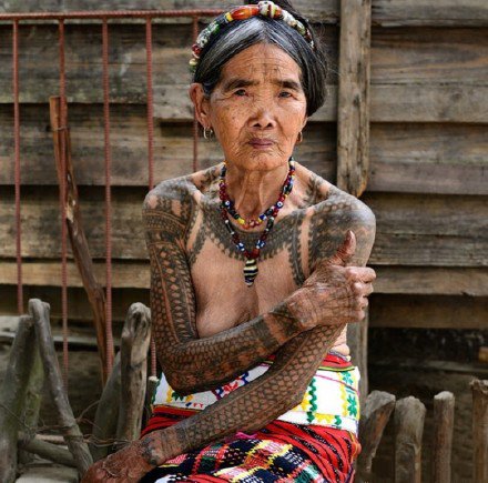 菲律宾101岁纹身艺术家奶奶whangod