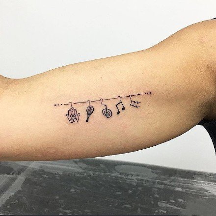 挂成串的创意小清新黑白纹身图案作品
