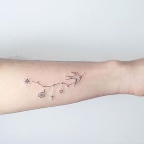 挂成串的创意小清新黑白纹身图案作品