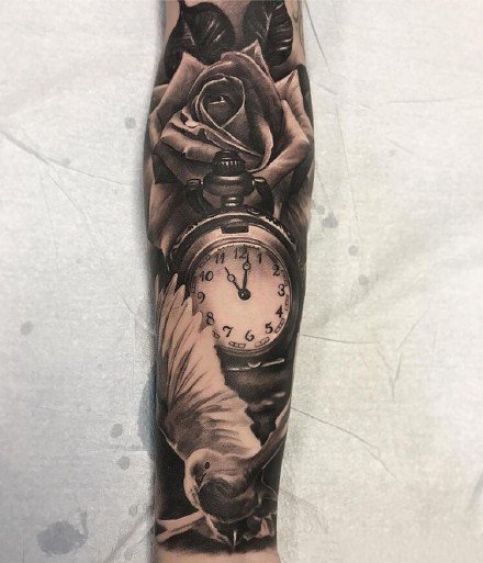 手臂胳膊上的欧美黑灰钟表玫瑰纹身图案9张