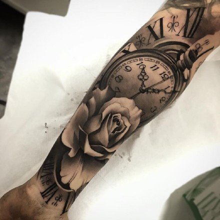 手臂胳膊上的欧美黑灰钟表玫瑰纹身图案9张