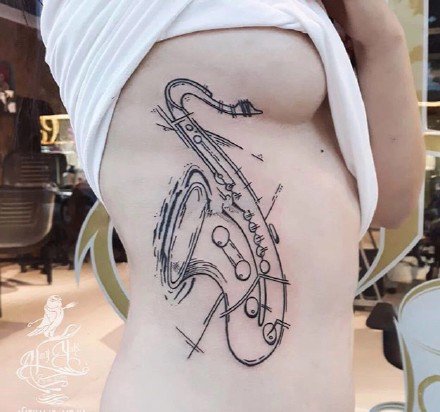 一组和音乐相关的音符乐器等纹身图案欣赏