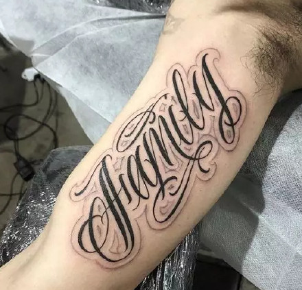 漂亮的一组花体英文纹身图案作品9张