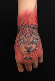 5张传统手背纹身图案作品图片