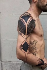 几何形状的一组大黑灰点刺纹身图案作品