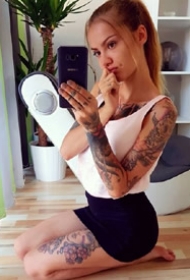 一组国外的纹身美女套图欣赏