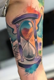 融合了水彩风格的new school纹身图案