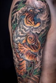 大臂纹身--传统风格的一组大臂纹身图片欣赏