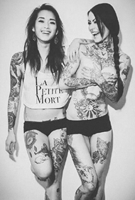 一组欧美美女的花臂女性摄影纹身图片欣赏