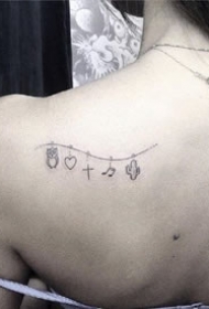 挂成串的创意小清新黑白纹身图案作品
