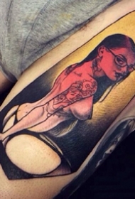 一组暗红色成人主题的裸女纹身图案欣赏